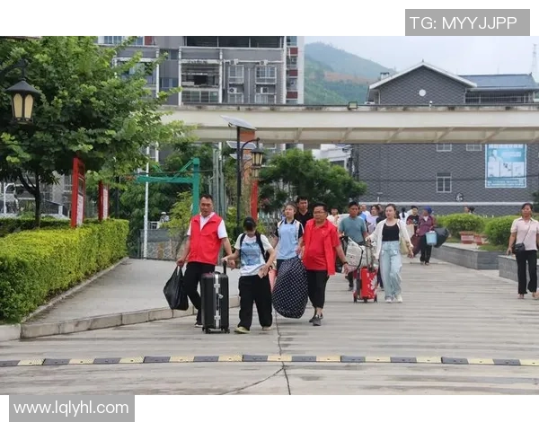 足球少年崛起新星挑战职业梦 突破自我书写未来篇章 足球少年崛起新星挑战职业梦 突破自我书写未来篇章