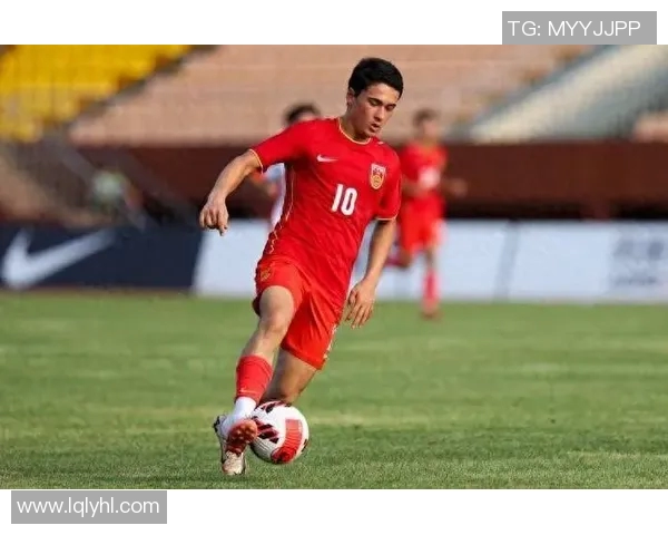 笑容满面足球之星:这些球员不仅进球更赢得了人心